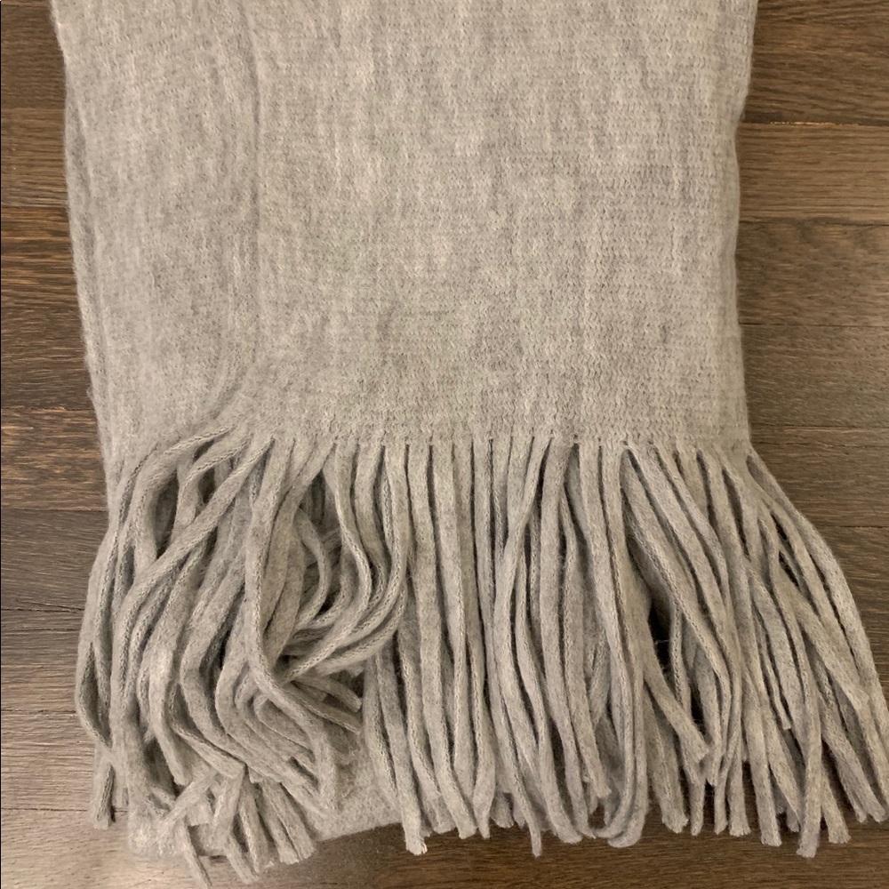 Oversized scarf with fringe